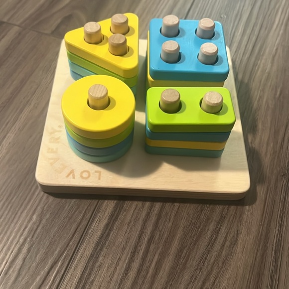 Lovevery Wooden Shape Sorter - Picture 2 of 3